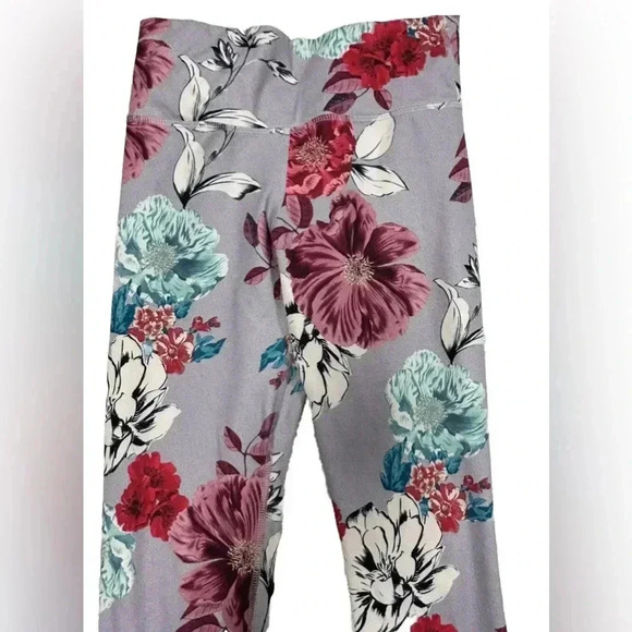 Women’s Old Navy Active Floral Leggings Size Medium - Picture 2 of 3